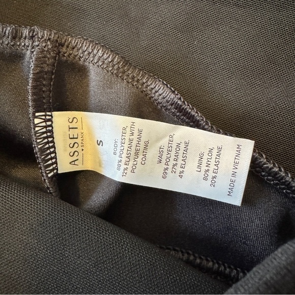 Spanx Assets Small All Over Leggings ~ Black Shiny Faux Leather Slimming - Picture 8 of 8